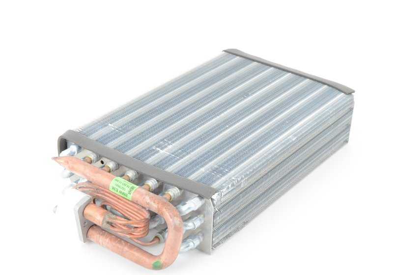 Evaporador OEM 64118391356 pour la série BMW 3 E36. Compatible avec les systèmes de climatisation R12 / R134A. BMW d'origine.