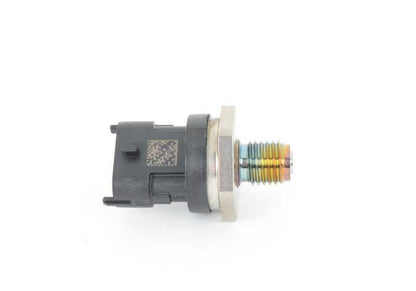 Sensor de presión OEM 13537812345 para BMW E46, E39, E38, E53. Pieza original BMW. Ideal para sistemas de inyección diésel de alta presión.