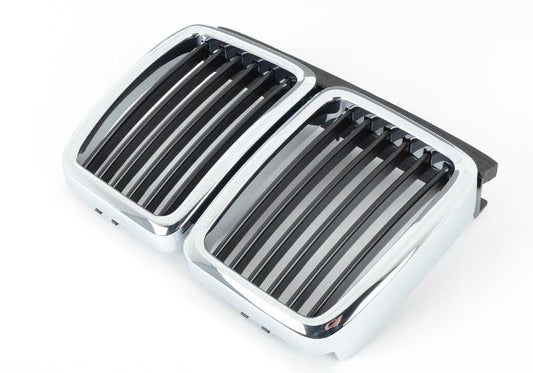 Rejilla decorativa central OEM 51132233001 para BMW E30 M3 (modelos: M31001, M31005, M31007). Compatible con versiones de 1986 a 1990. Original BMW.
