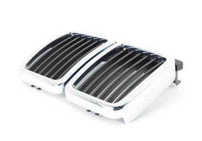 Rejilla decorativa central OEM 51132233001 para BMW E30 M3 (modelos: M31001, M31005, M31007). Compatible con versiones de 1986 a 1990. Original BMW.