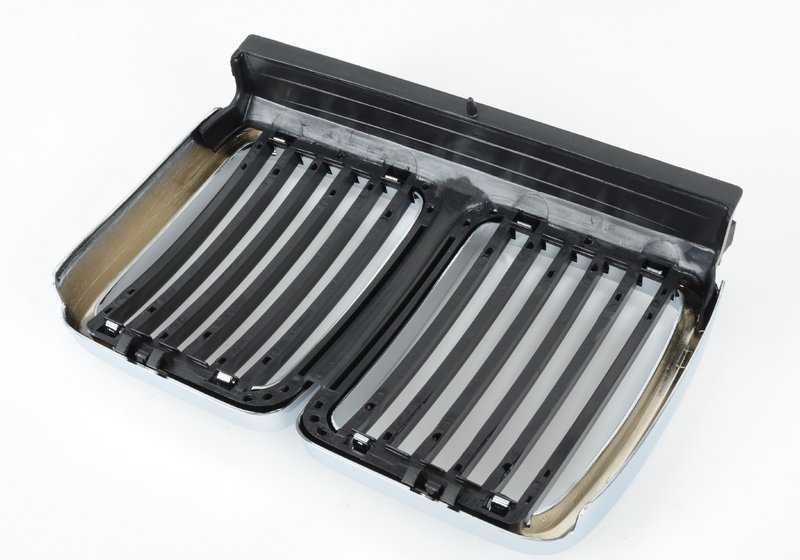 Rejilla decorativa central OEM 51132233001 para BMW E30 M3 (modelos: M31001, M31005, M31007). Compatible con versiones de 1986 a 1990. Original BMW.