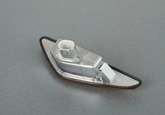 Intermitente adicional derecho OEM 63136920686 para BMW E46 {316Ci, 318Ci}. Recambio original BMW.
