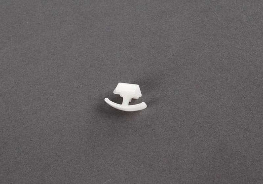 OEM 51238207820 clip for BMW E36 and E66. Original BMW piece used in front hood and interior panels. Ideal for interior and exterior fixings of the vehicle. Original BMW.
