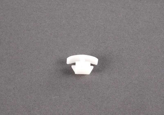 OEM 51238207820 clip for BMW E36 and E66. Original BMW piece used in front hood and interior panels. Ideal for interior and exterior fixings of the vehicle. Original BMW.