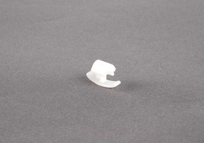 OEM 51238207820 clip for BMW E36 and E66. Original BMW piece used in front hood and interior panels. Ideal for interior and exterior fixings of the vehicle. Original BMW.