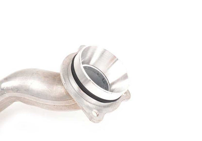 Tubo de refrigerante dirección bomba agua OEM 11537588880 para BMW E82,E88,E90. Conecta motor a bomba de agua. Original BMW.