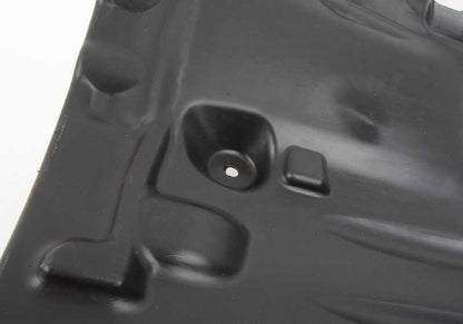 Tampa da roda A parte frontal esquerda para BMW F06, F12, F13 (OEM 51718050545). BMW original.