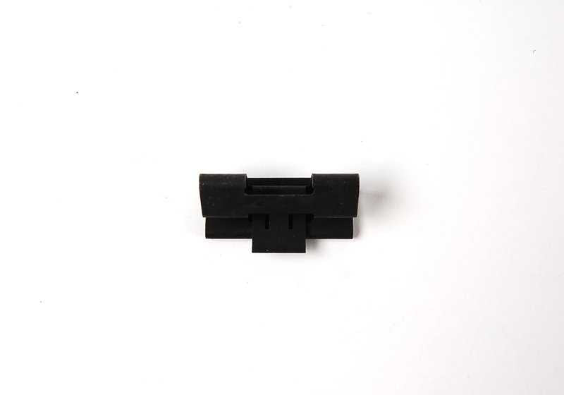 Clip sujeción OEM 51221938297 para BMW E34, E39, E32, E38. Pieza original BMW utilizada en fijación de juntas de puertas y molduras interiores. Ideal para mantener piezas en su lugar con ajuste original.