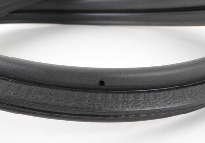 Junta trasera del capó delantero OEM 51718398533 para BMW E31. Original BMW.