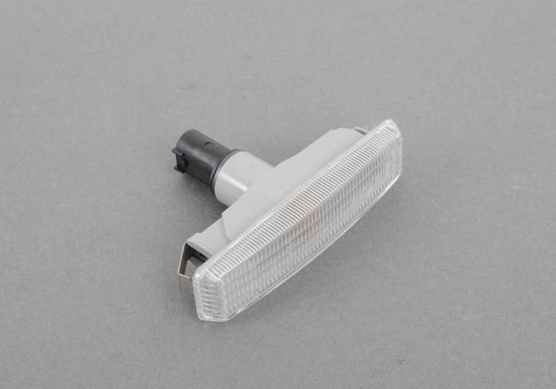 Intermitente lateral blanco OEM 63142496299 para BMW E39. Compatible con todos los modelos BMW Serie 5 E39. Luz de señalización original BMW.