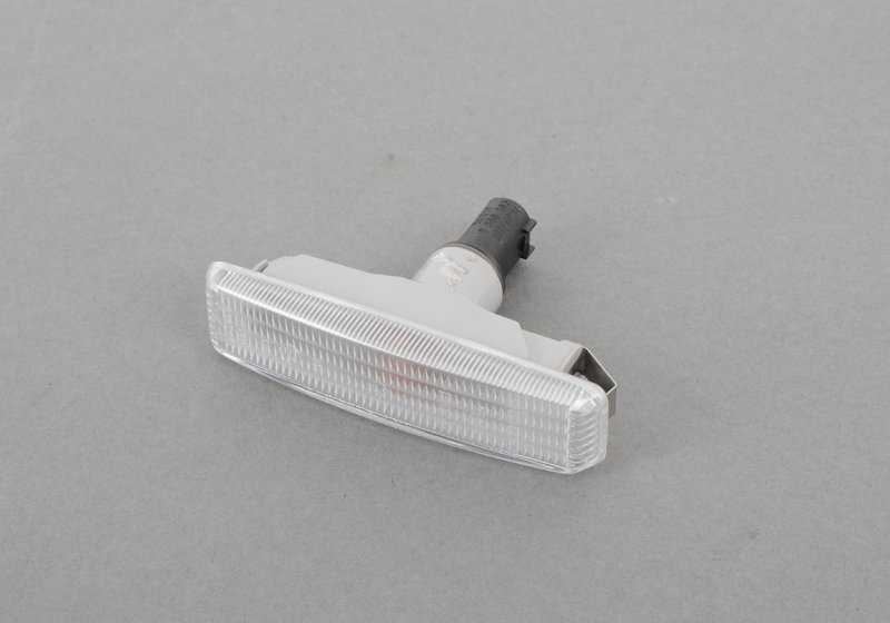 Intermitente lateral blanco OEM 63142496299 para BMW E39. Compatible con todos los modelos BMW Serie 5 E39. Luz de señalización original BMW.