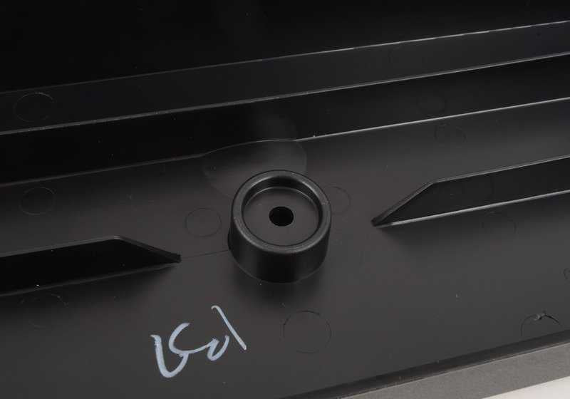 Portamatrículas OEM 51138059853 para BMW X3 F25 y X4 F26. Compatible con versiones sDrive18d, sDrive20i. Original BMW.