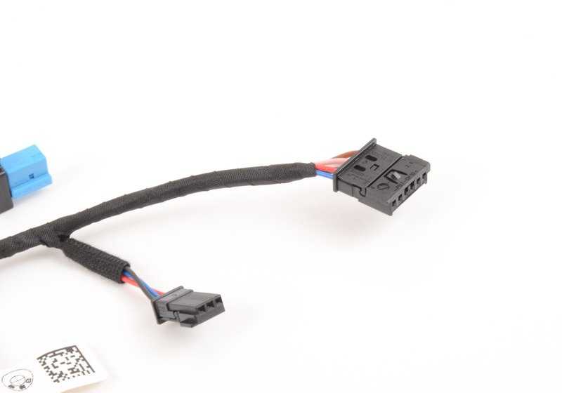 Connection cable for steering button OEM 32307848330 for BMW F07, F10, F11, F06, F12, F13. Compatible with M Sport flyers with airbag. Original BMW.