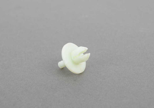OEM expansor clip 07147213303 for BMW F07, F10, F11, F18, G30, G31, G38, G60, G61, F06, F12, F13, G32, F02, F04, G11, G12, G70, G14, G15, G16, G22, G26, G82, G82, G83, G83, E84. Original BMW.