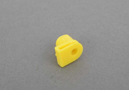 Tuerca de plástico OEM 07147212877 para BMW F07, F10, F11, F06, F12, F13, F01, F02, F04, F15, F85, F16, F86. Original BMW.