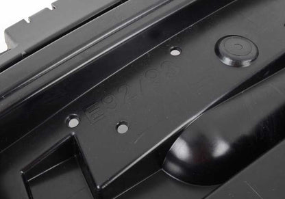 Rechte hintere Führung OEM 51127900842 für BMW E92, E92N, E93, E93N. Original BMW Stück.