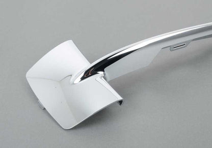Embellecedor rejilla lateral izquierda OEM 51117325395 para BMW X5 F15. Original BMW.