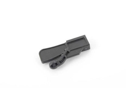 Clip plástico inferior derecho OEM 51317306206 para BMW F25 y F26. Pieza original BMW. Ideal para fijación en cristales o molduras, fácil recambio para mantenimiento exterior del vehículo.