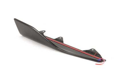 Añadido lateral M Performance de carbono OEM 51192365984 para BMW F87, F87N. Mejora estética deportiva y aerodinámica. Incluye adhesivo M Performance y piezas de montaje. Original BMW.