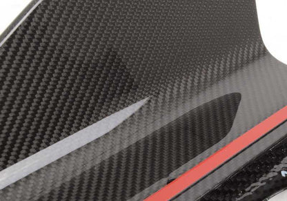 Añadido lateral M Performance de carbono OEM 51192365984 para BMW F87, F87N. Mejora estética deportiva y aerodinámica. Incluye adhesivo M Performance y piezas de montaje. Original BMW.