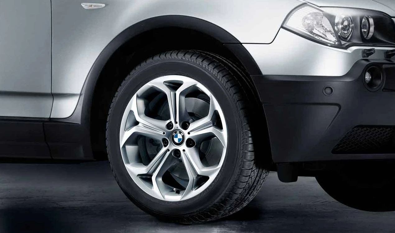 Llanta de aleación diseño Y-Spoke 280 plateada 18" OEM 36103451880 para BMW X3 E83, E83N. Llanta original BMW ideal como recambio o sustitución. Compatible con RDC.
