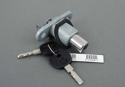 Cierre con llave OEM 51248122346 para BMW E36 {316g, 316i} con varias motorizaciones y transmisiones. Compatible con versiones manuales y automáticas. Original BMW.