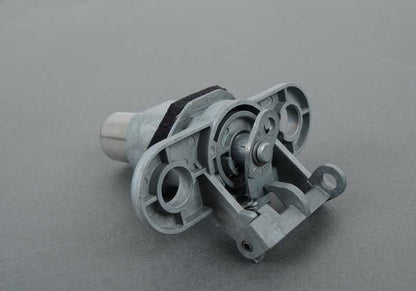 Cierre con llave OEM 51248122346 para BMW E36 {316g, 316i} con varias motorizaciones y transmisiones. Compatible con versiones manuales y automáticas. Original BMW.