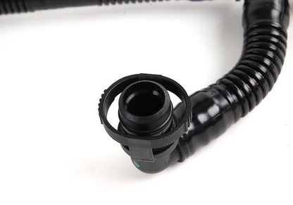 Tubo de ventilación del motor OEM 11617559530 para BMW E87, E90, E91, E60, E61, E63, E64, E65, E66, E85, E86. Recambio original BMW.