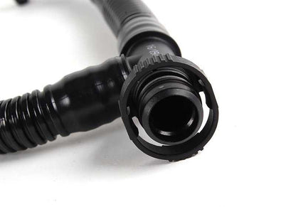 Tubo de ventilación del motor OEM 11617559530 para BMW E87, E90, E91, E60, E61, E63, E64, E65, E66, E85, E86. Recambio original BMW.