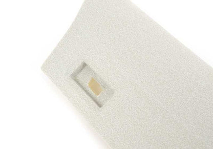 Cubierta embellecedora derecha para panel cortafuegos OEM 51438235006 para BMW E39. Original BMW.