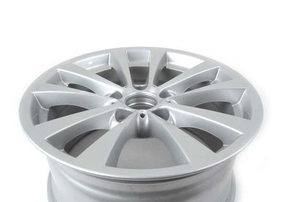 Llanta de aleación original BMW V-Spoke 395 17" OEM 36116796245 para BMW F30, F31, F32, F33, F36. Acabado en plata reflex. Compatible con modelos 316d y más. Original BMW.