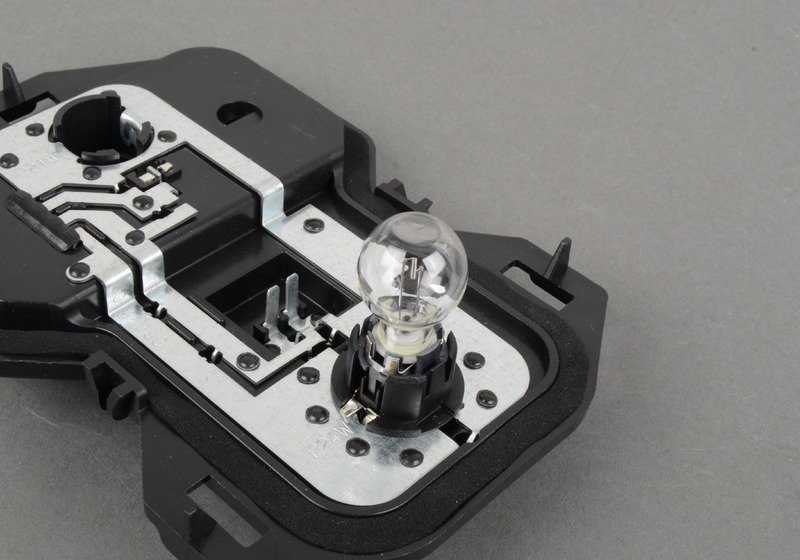 Portabombillas trasero lateral OEM 63217390231 para BMW F26 (X4). Pieza original BMW.