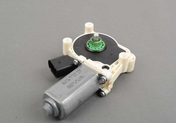 Motor del elevalunas eléctrico derecho (delantero/trasero) OEM 67627267692 para BMW E70, E71, E72 (X5 y X6) todos los modelos compatibles. Original BMW.