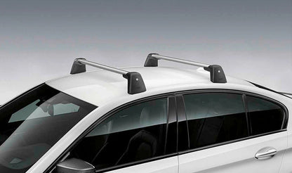 Barres de toit d'origine OEM 82712360951 pour BMW 5 Série {G30, G30N, F90, F90N}. Idéal pour assembler un support, des porte-voiture, des vélos, etc. BMW d'origine.