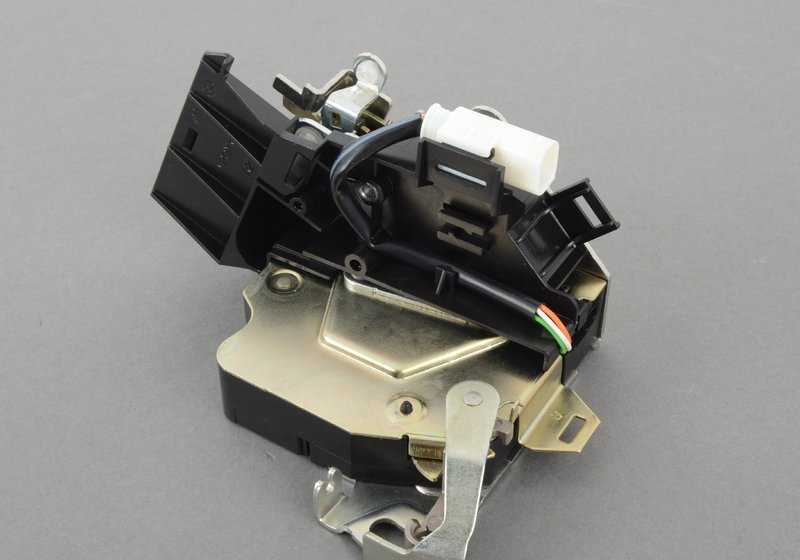 Cerradura puerta delantera derecha OEM 51218235102 para BMW E39, E38. Original BMW