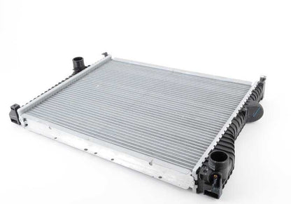 Radiateur de réfrigérant pour les séries BMW et les modèles disponibles (OEM 17111427165). BMW d'origine