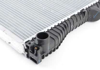 Radiateur de réfrigérant pour les séries BMW et les modèles disponibles (OEM 17111427165). BMW d'origine
