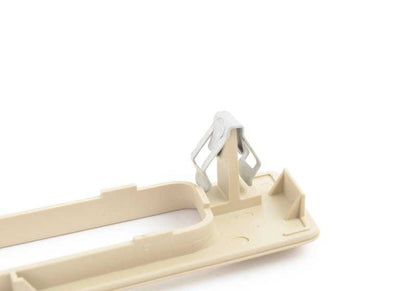 Beige OEM 51456957249 per BMW E92 {316i, 318i, 320d, 320i} con scatole manuali e automatiche. Compatibile con le versioni di trazione posteriore. BMW originale.