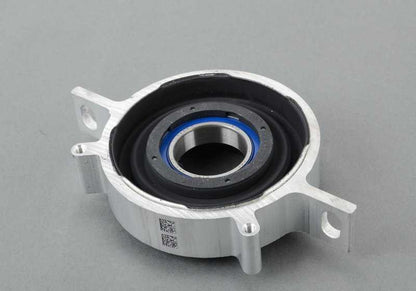 Soporte central de transmisión en aluminio OEM 26127588544 para BMW F10, F11, F07 Gran Turismo, 530d, 530d xDrive. Compatible con modelos de tracción trasera y total. Original BMW.