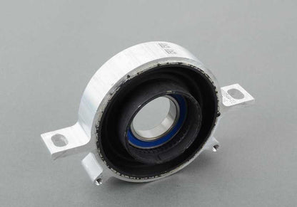 Soporte central de transmisión en aluminio OEM 26127588544 para BMW F10, F11, F07 Gran Turismo, 530d, 530d xDrive. Compatible con modelos de tracción trasera y total. Original BMW.