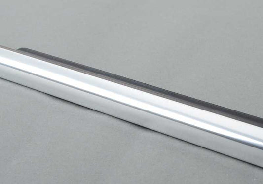 Couvercle extérieur OEM 51357182292 pour la porte arrière droite BMW F10 (série 5). BMW d'origine.