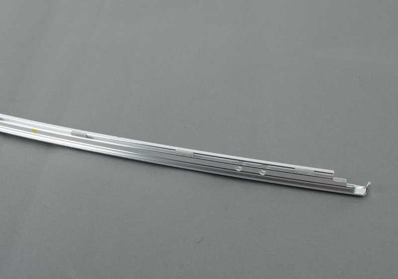 Embellecedor marco superior ventana puerta trasera derecha OEM 51357182300 para BMW F10. Original BMW.