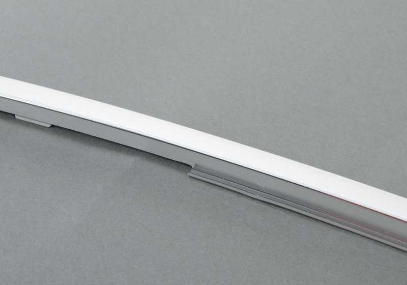 Embellecedor marco superior ventana puerta trasera derecha OEM 51357182300 para BMW F10. Original BMW.