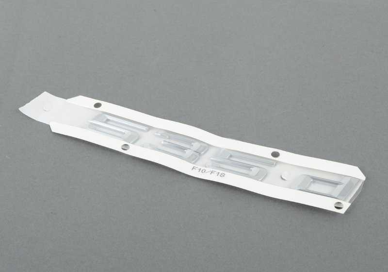 Emblema "BMW" OEM 51147219550 para BMW F10, F11. Original BMW.