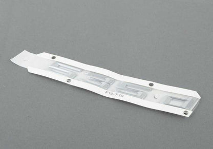 Emblema "BMW" OEM 51147219550 para BMW F10, F11. Original BMW.