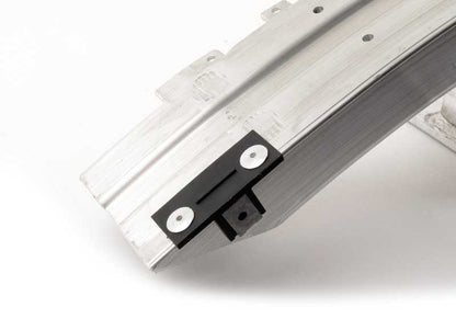 Supporto frontale del paraurti OEM 51117895740 per BMW E60, E61. BMW di riserva originale.