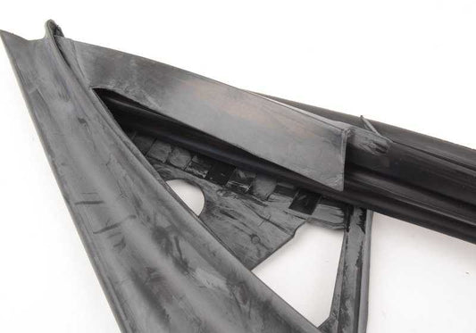 Junta exterior del triángulo del retrovisor derecho OEM 51337164936 para BMW E81, E82, E88, E87. Recambio original BMW. Ideal para solucionar filtraciones de agua o vibraciones del espejo.