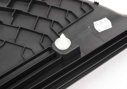 Embellecedor derecho del pilar C OEM 51438046490 para BMW E82 118d, 120d, 120i. Pieza original BMW.