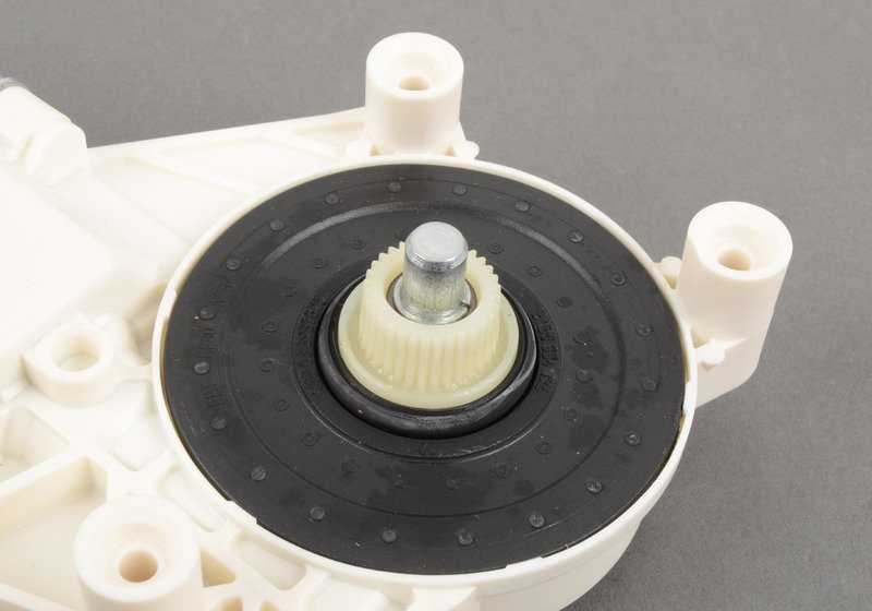 Accionamiento alzacristales delantero derecho OEM 67626927028 para BMW E87, E90, E91, X1 E84... y más. Original BMW.