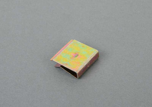Clip de cierre OEM 51211847130 para BMW E23, E24. Original BMW.